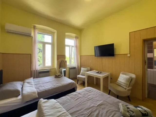 Edo 3 *