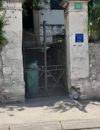 3 Apartment *